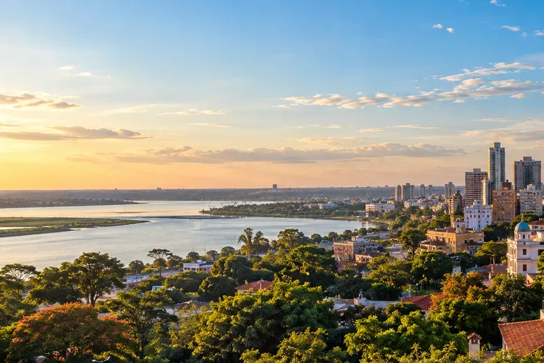 Ilustração temática de panorama de rio, vegetação e cidade; referência visual para o guia de Ciudad del Este.
